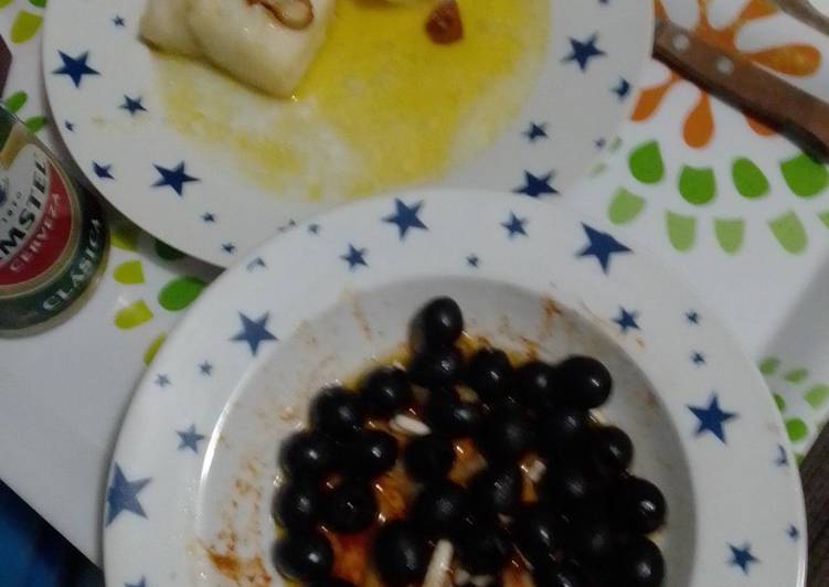 #Bacalao al horno con guarnición de aceitunas negras aliñadas