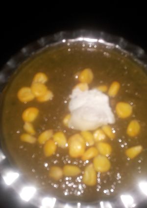 A picture of Daal palak with corn.
