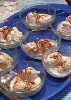 A picture of Dahi vade.