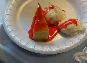 Una foto de Flan leche condensada y helado