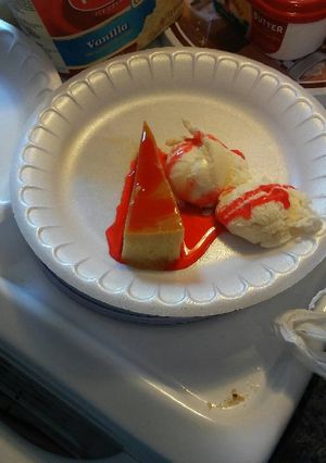 Una foto de Flan leche condensada y helado