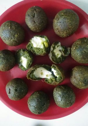 A picture of Spinach cheese Balls.