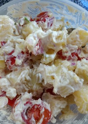 Una foto de Ensalada de papa y tomates cherry