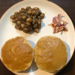 A picture of Chole poori.