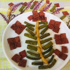 Punjabi Methi & beetroot Flavoured Namakpare A picture of Punjabi Methi & beetroot Flavoured Namakpare.