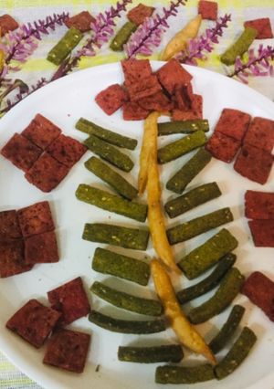 A picture of Punjabi Methi & beetroot Flavoured Namakpare.