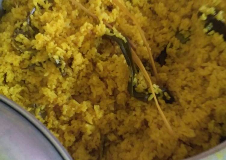 Cara Gampang Menyiapkan Nasi Kuning Kukus  Anti Gagal