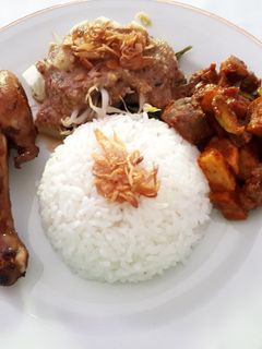 Foto resep Ayam goreng bacem,pecel dan sambal goreng hati kentang