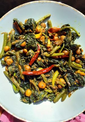 ডাটা আলুর নিরামিষ রেসিপির প্রধান ছবি