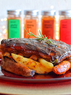 Una foto de Costillas de Cerdo con una Salsa Especial y Verduras | DarixLAB