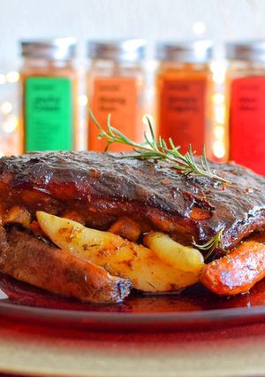 Una foto de Costillas de Cerdo con una Salsa Especial y Verduras | DarixLAB