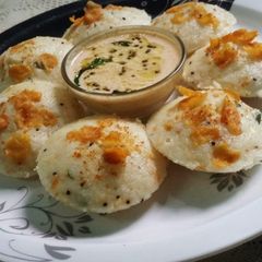 A picture of Cornflakes rava idli.