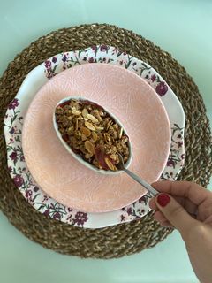 Una foto de Crumble vegano de frutos rojos