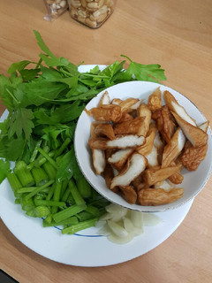甜不辣炒芹菜 的食譜成品照片