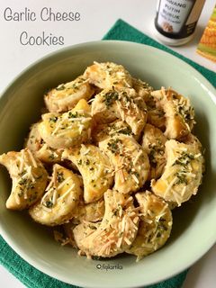 Foto resep Garlic Cheese Cookies (Eggless)