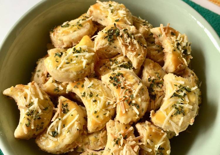 Garlic Cheese Cookies (Eggless)