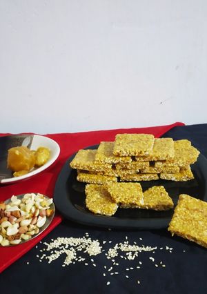 A picture of Peanuts Til Gur Chikki.