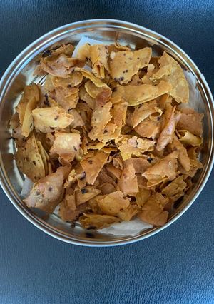 વઘારેલી રોટલી (Vaghareli Rotli Recipe In Gujarati) રેસીપી મુખ્ય ફોટો
