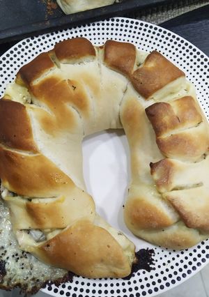 Una foto de Pan relleno con paleta y queso🤤