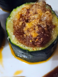 Una foto de Calabacín relleno de atún