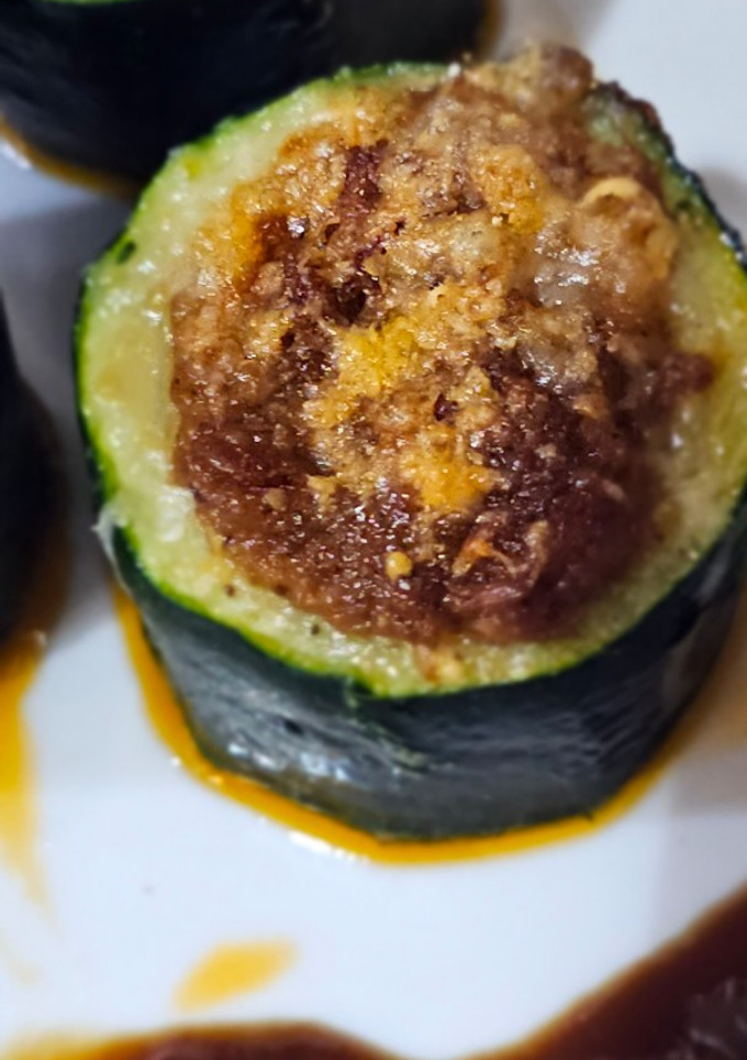 Una foto de Calabacín relleno de atún
