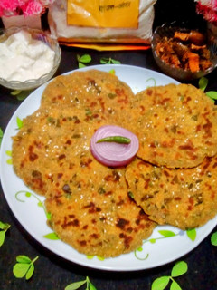 बाजरा मेथी का ढेबरा रेसिपी मुख्य फोटो
