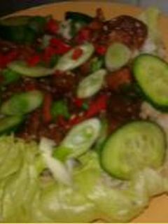 صورة لوصفة سلطة كورية بالجمبري او الدجاج مع الأرز البسمتي والخس لايت