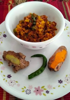 A picture of Green chilli,raw turmeric and ginger pickle.
