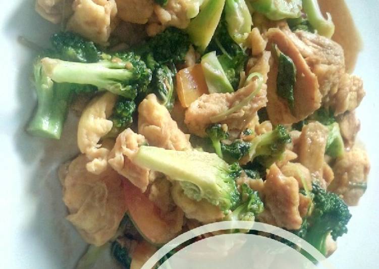 Cara mudah meracik Brokoli Ayam Saus Tiram, Sempurna