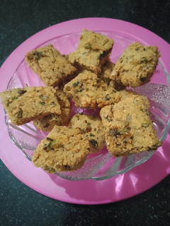 કોથમીર વળી(kothmir vadi recipe in gujarati) રેસીપી મુખ્ય ફોટો