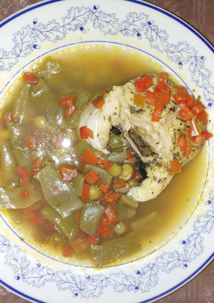 Una foto de Caldo de pescado y verduras hecho en la olla