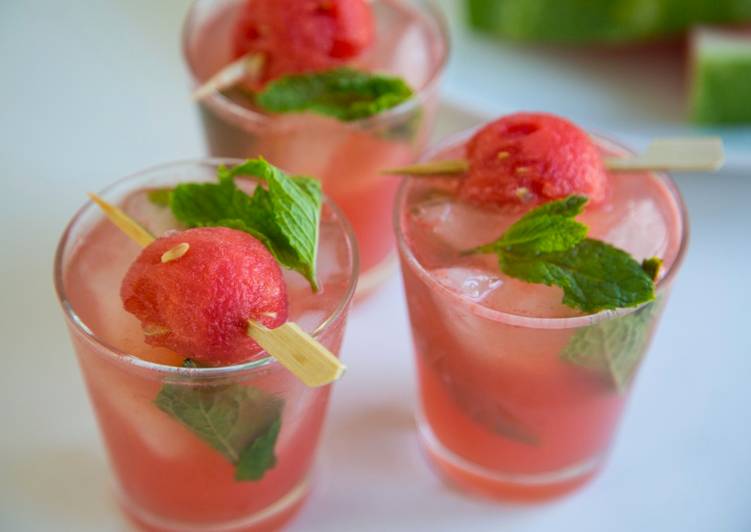 Recipe of Homemade Watermelon gin spritzer (cocktail)🍷