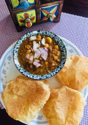 A picture of Puri chana.