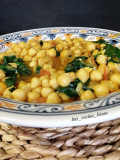 Una foto de Garbanzos con espinacas