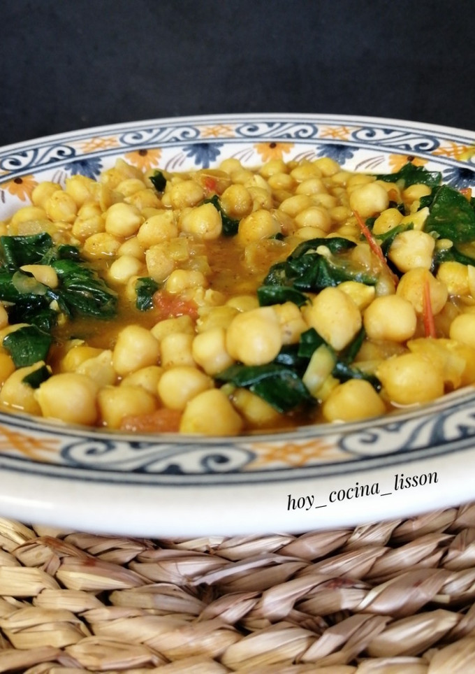 Una foto de Garbanzos con espinacas