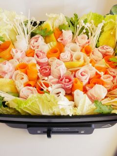 電烤盤「花畑鍋」療癒人心、上桌好吸睛。 的食譜成品照片