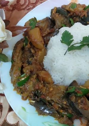 A picture of Aloo baigan.