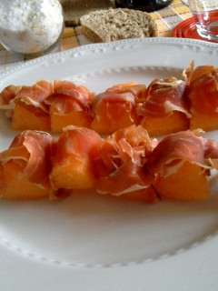 Foto di Spiedini di prosciutto e melone