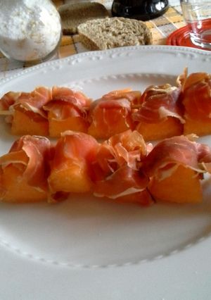 Foto di Spiedini di prosciutto e melone
