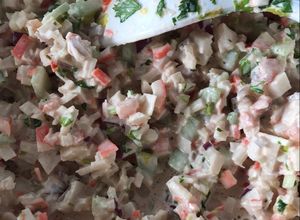 Una foto de Ensalada de surimi