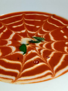 ટોમેટો બેઝીલ સૂપ (Tomato Basil Soup Recipe In Gujarati) રેસીપી મુખ્ય ફોટો