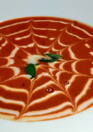 ટોમેટો બેઝીલ સૂપ (Tomato Basil Soup Recipe In Gujarati) રેસીપી મુખ્ય ફોટો