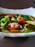 ราดหน้าทะเลเน้นผักที่หลากหลาย