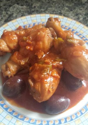 Una foto de Muslitos de pollo en salsa