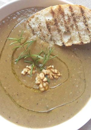 Una foto de Crema de garbanzos y apio