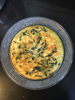 Una foto de Tortilla dé espinacas, judías blancas y atún 😋😋😋😋