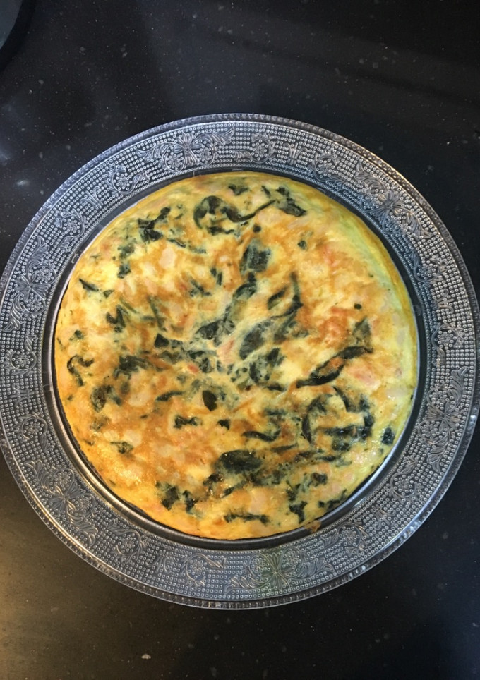 Una foto de Tortilla dé espinacas, judías blancas y atún 😋😋😋😋