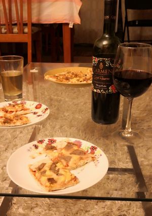 Una foto de Pizza fácil de carne y choclo con cebolla