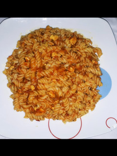 صورة لوصفة معكرونة بقطع دجاج