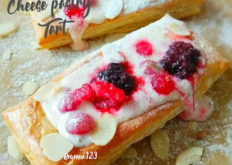 Raspberries cheese pastry tart